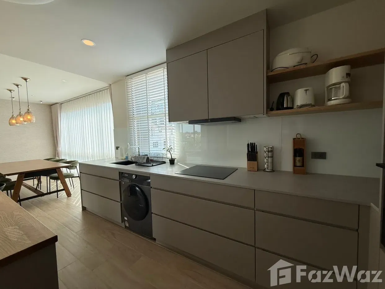 picture Newly Renovate 3 bedroom Condo at The Breeze - 13/39