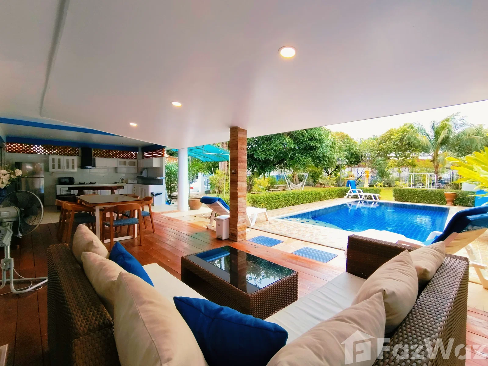 Cozy Villa With Pool And Large Garden 5563767 - image 3