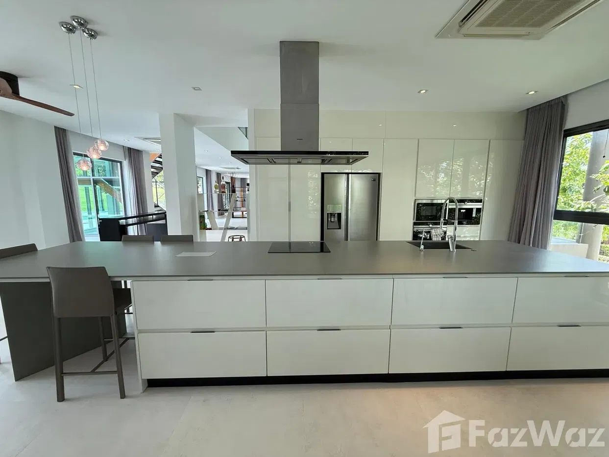 picture Exceptional 4-Storey Villa at Black Mountain Golf Resort - 44/83
