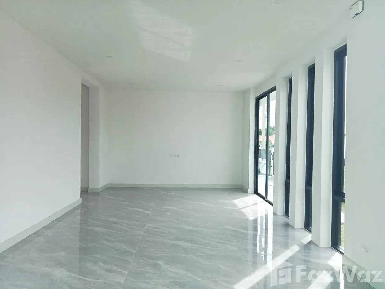 picture Luxurious 4-Bedroom Villa with Private Pool for Sale - 17/20