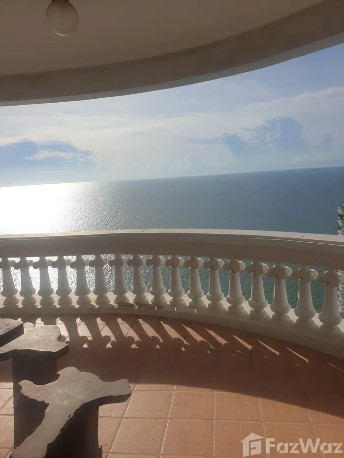 picture Spacious beachfront condo for sale - 11/12