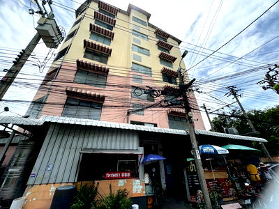 Apartment building for sale Charan Sanit Wong Road : 7-storey apartment building for sale in a high-demand area near MRT Charan 13. Strong structure, consistent high occupancy