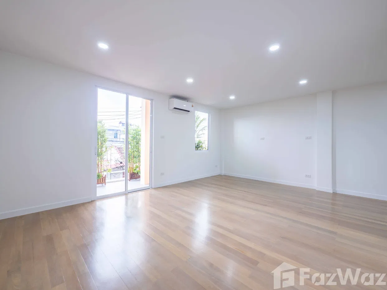 picture 3 Bedroom Townhouse for sale in Chalong, Phuket - 10/21