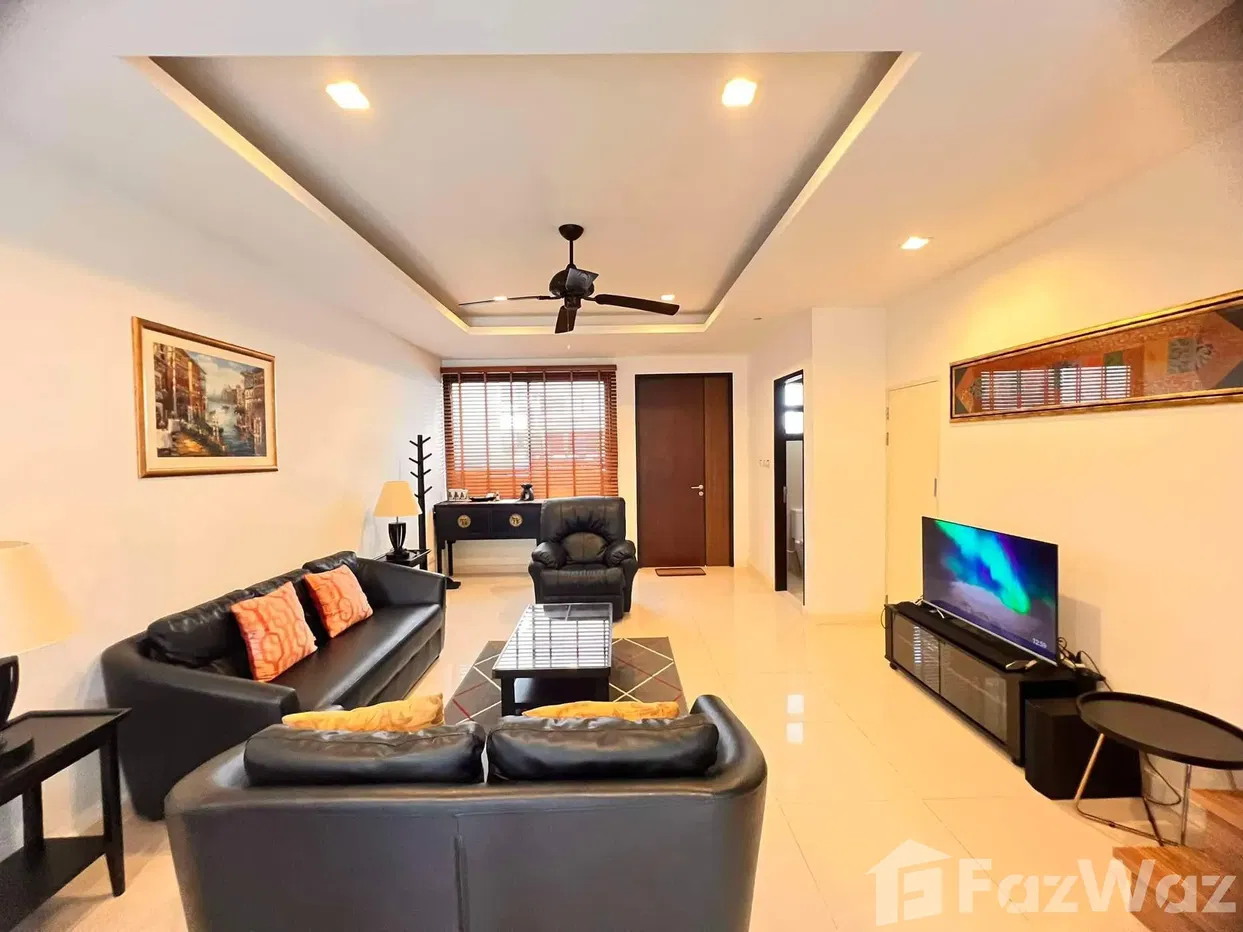 picture 3 bedroom townhouse located in Laguna area. - 6/23