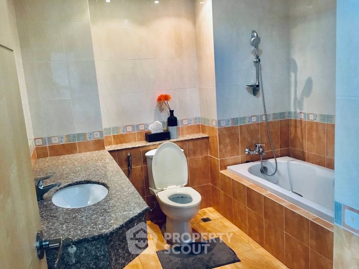 picture 1-BR Condo at Asoke Place near MRT Sukhumvit (ID 1332953) - 7/12