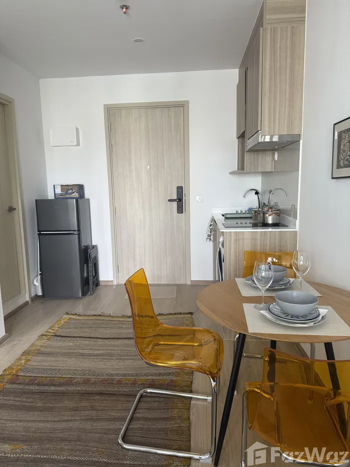 picture Exceptional co-working spaces, common areas , gym and pool - 6/8