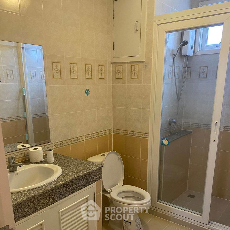 picture 2-BR Condo at Happy Condo Ratchada 18 near MRT Huai Khwang (ID 423596) - 3/4