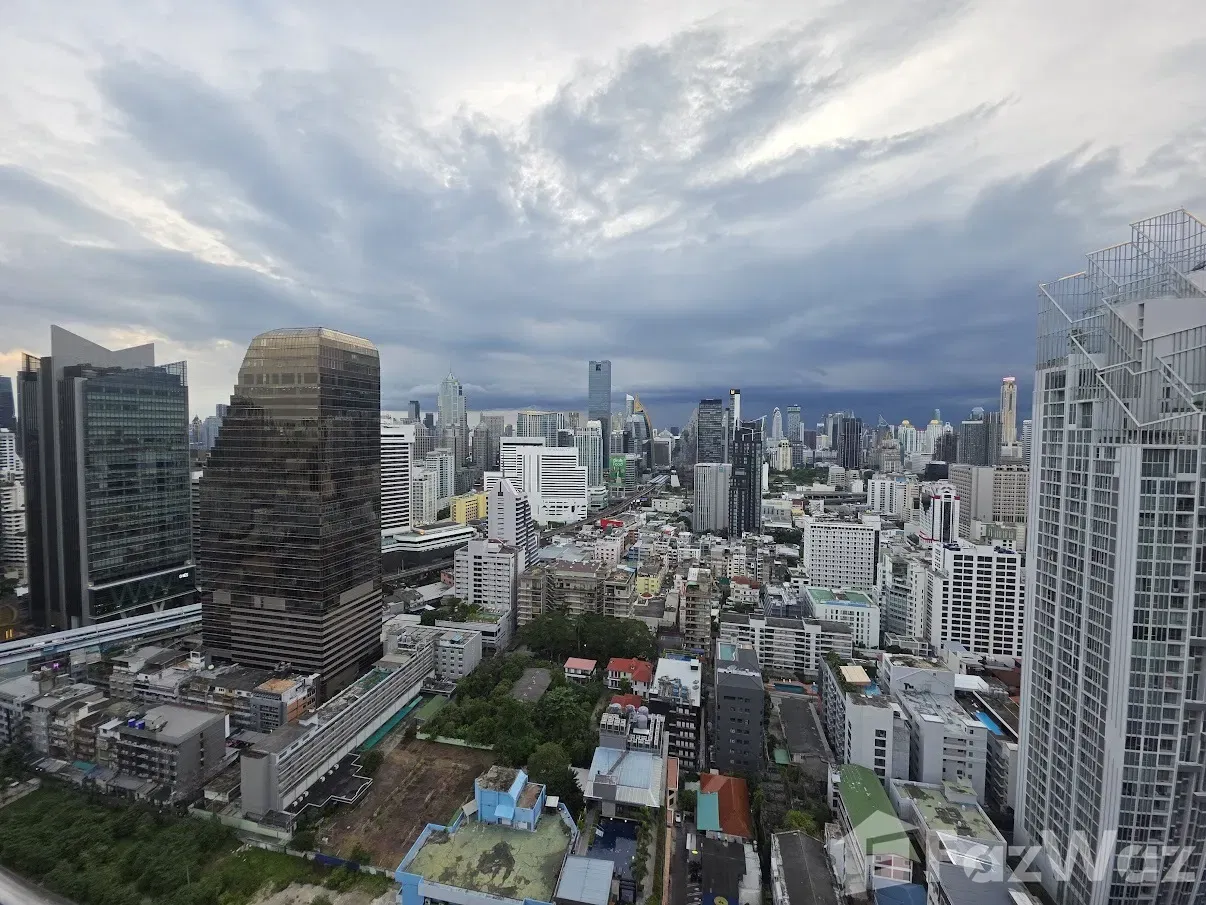 picture Sales of 93.5 sqm Bangkok Apartment Corner Unit on 37 Floors - 10/20