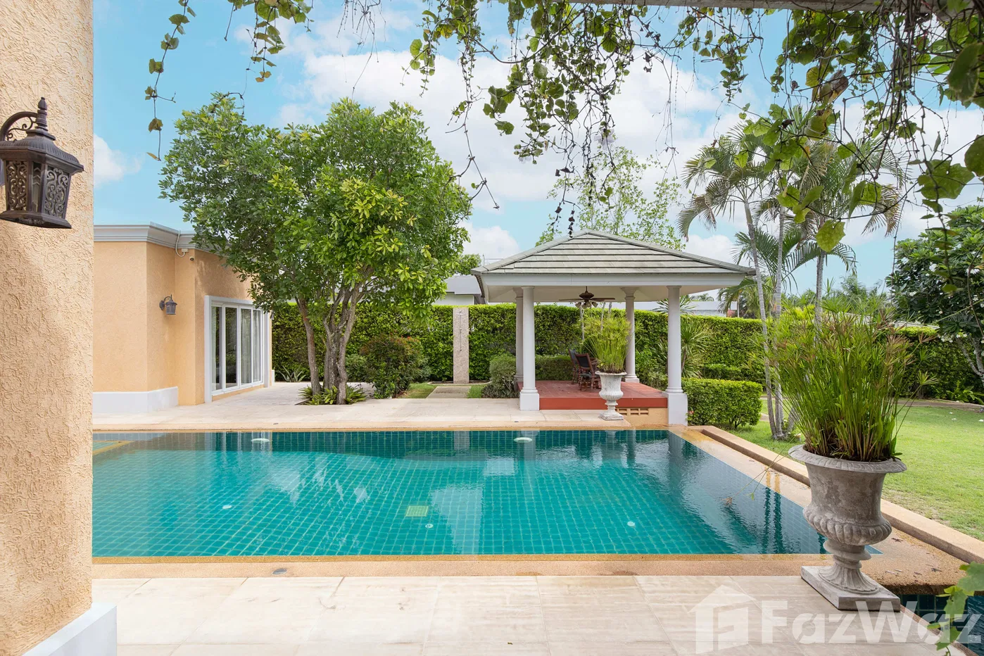 picture Luxury Vintage 3BR Villa with Pool, Garden & Bathtubs - 18/68
