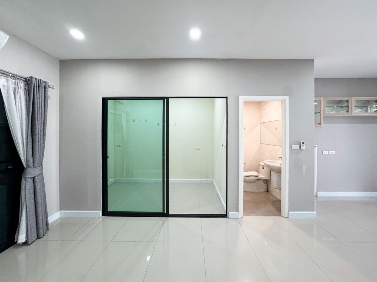 picture Patio Watcharapol-Ramintra Townhome (19.3 sq wah) 4 bedrooms, 3 bathrooms, near Watcharapol Intersection - 9/36