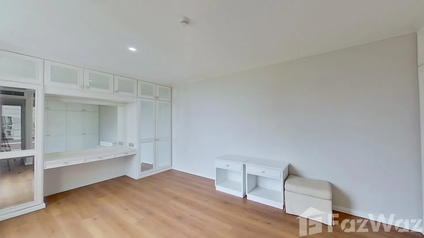 picture Newly Renovated Large Unit for Sale - 8/17