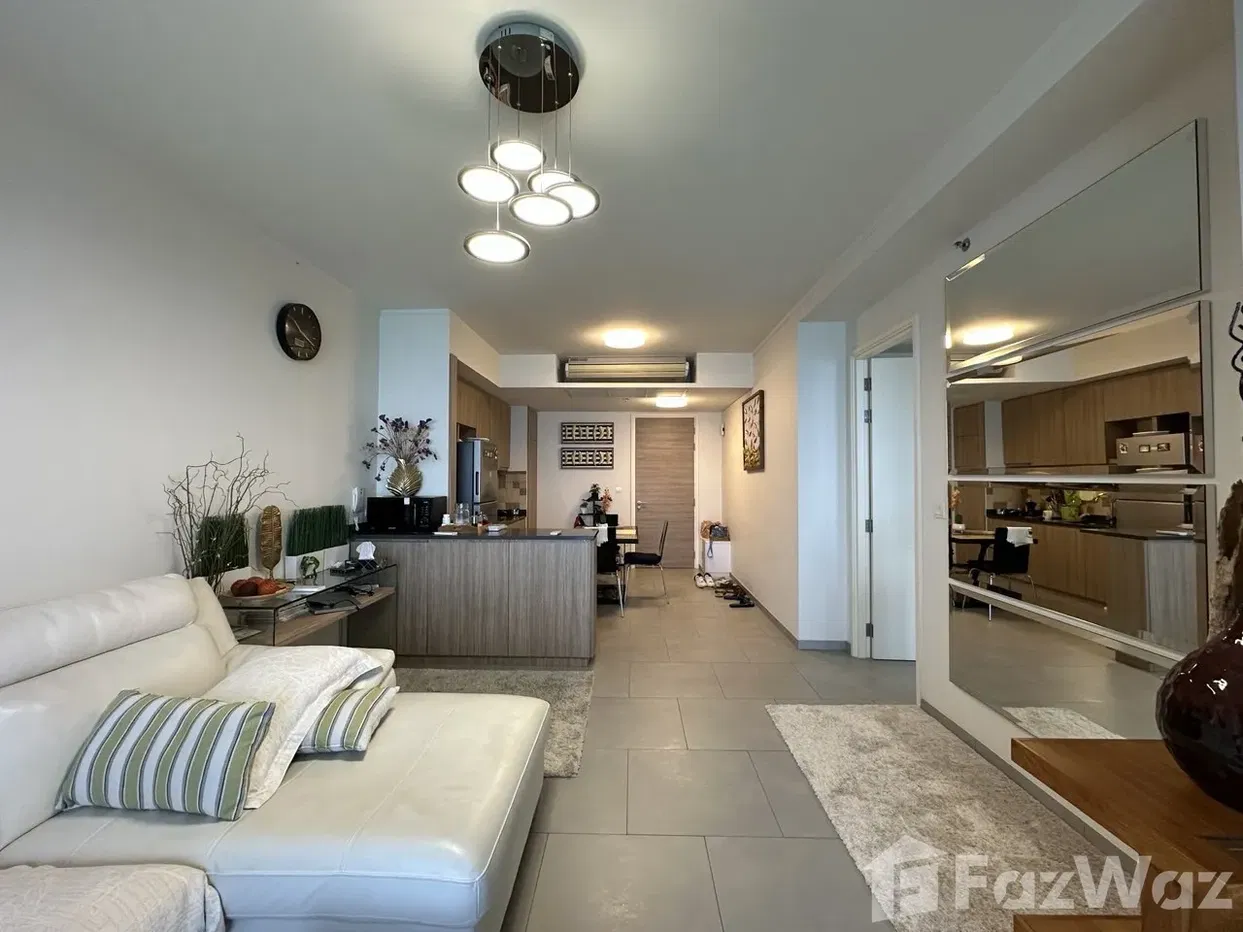 picture Beachfront Apartment with Stunning 37th-Floor Sea Vie - 1/8