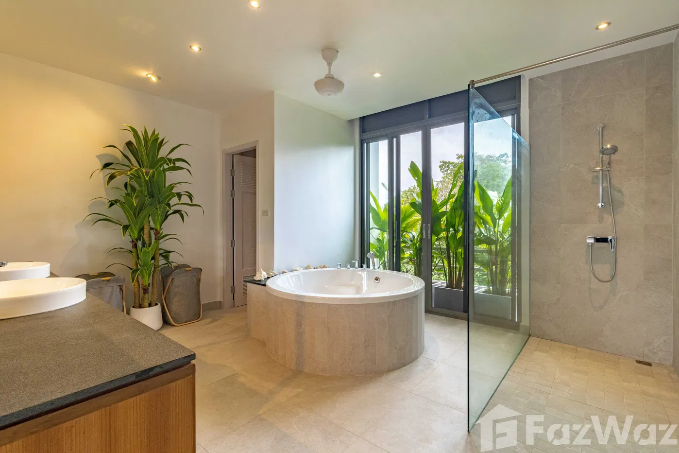 picture Stunning beachfront penthouse with a private pool and 3 bed - 30/35