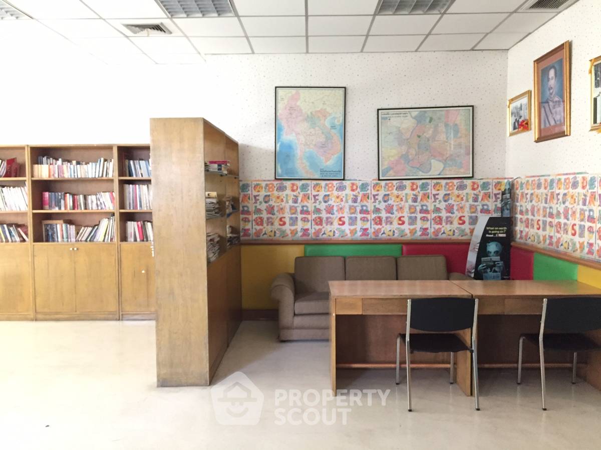 picture 2-BR Condo at Asoke Place near MRT Sukhumvit (ID 883327) - 1/9