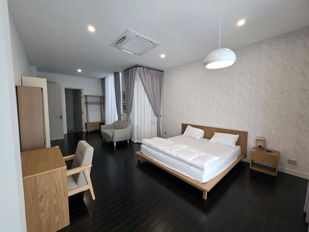 picture For Rent: 3-Storey Detached Private Pool Villa, Super Luxury Level, in the Liab Duan–Ramintra Area. - 20/31