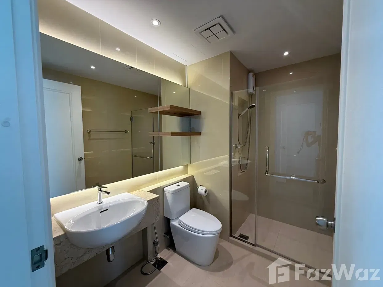 picture Newly Renovate 3 bedroom Condo at The Breeze - 31/39