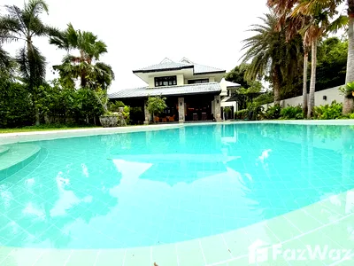 Houses for sale Hua Hin Prachaubkirikhan : Rare 5-Bedroom Villa Near Hua Hin Town with Mountain Views 5645340