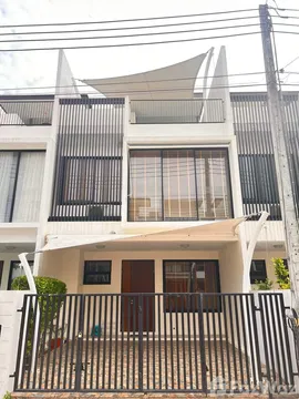 3 bedroom townhouse located in Laguna area.