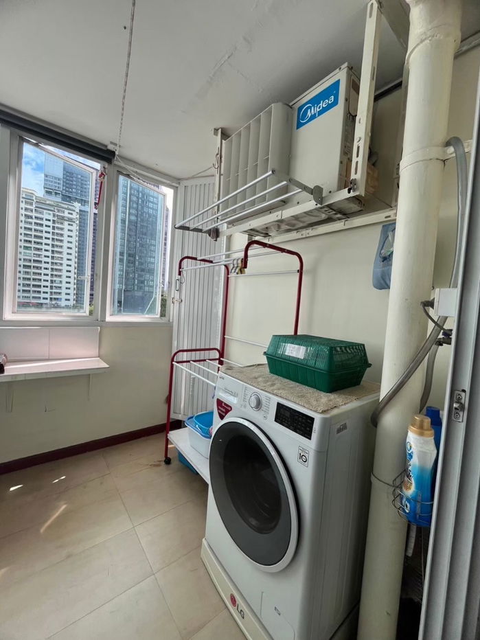 picture OMG114  < Available 1-Sep-25 > Nice 2 Bedroom + Cheap RENT @ [ Ratchathewi Tower ] - 9/10
