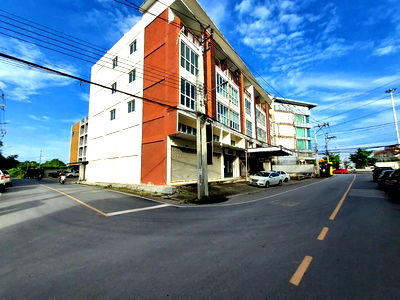 Shophouses for sale Bang Kruai Nonthaburi : Commercial building for sale, 2 units (4 and a half floors)