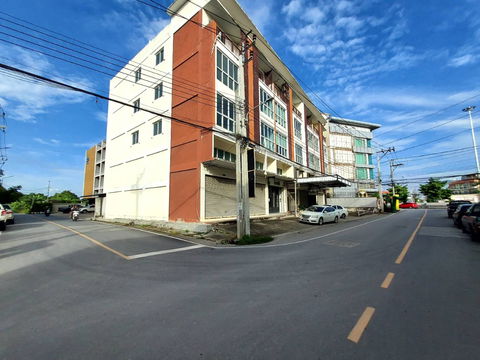 Commercial building for sale, 2 units (4 and a half floors)