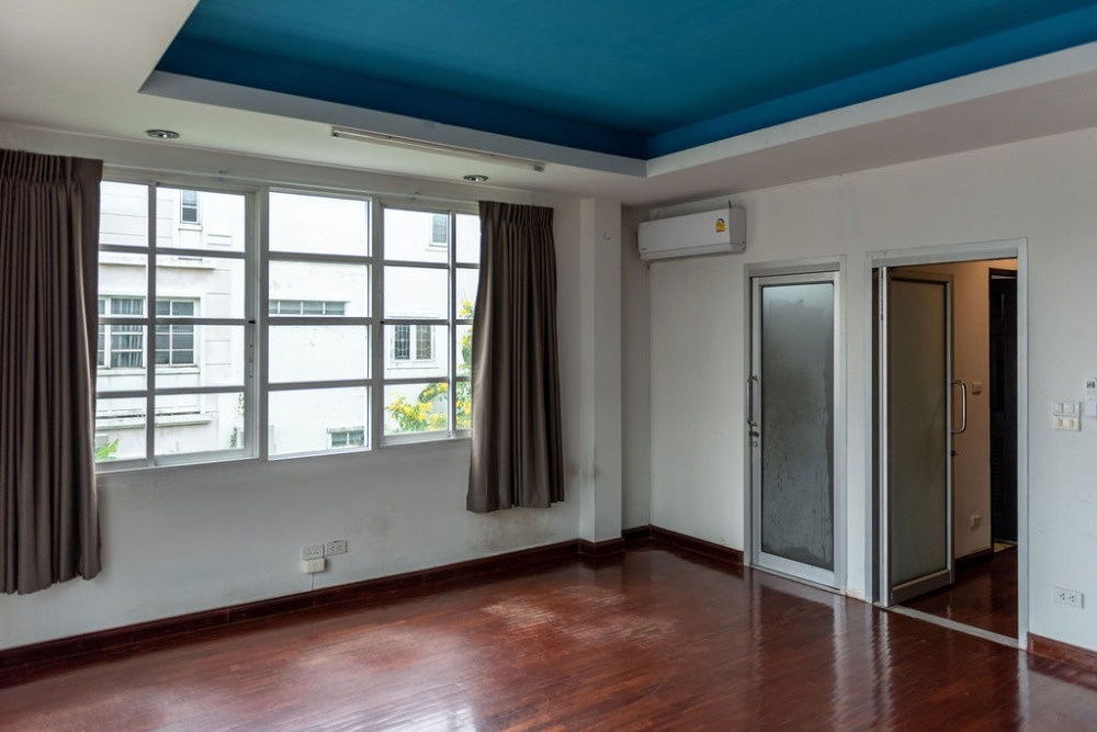 picture Home office, Soi Lat Phrao Wang Hin, suitable for living or office use. Interested? Call 063-384-4228 to make an appointment to view. - 9/14