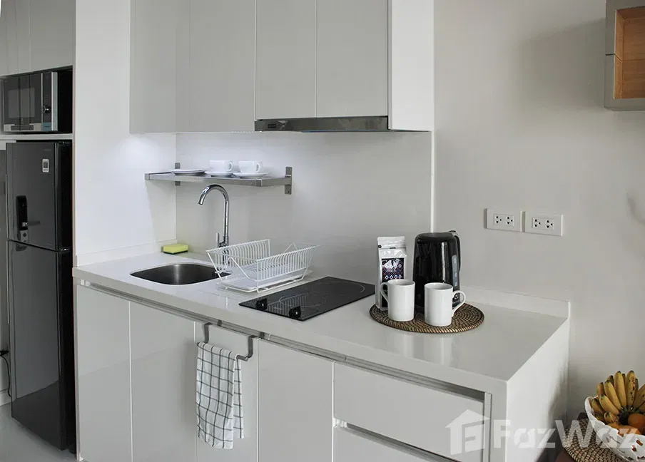 picture Mordern high floor unit priced to sell - 9/11