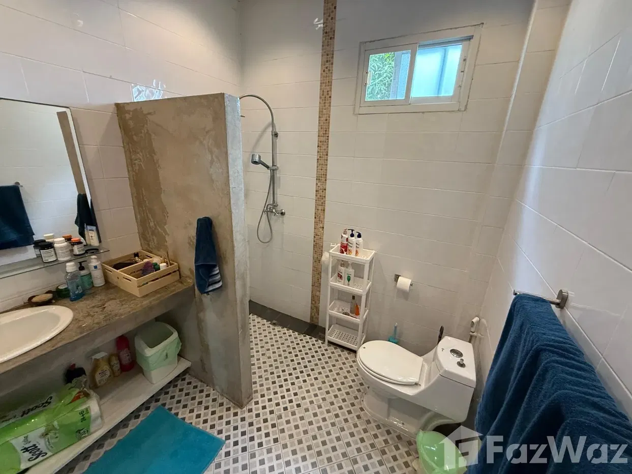 picture Charming 3-Bedroom Villa with Open Views - 32/32