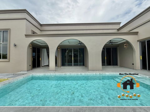 Luxury Pool Villa for Sale – Mabprachan Area