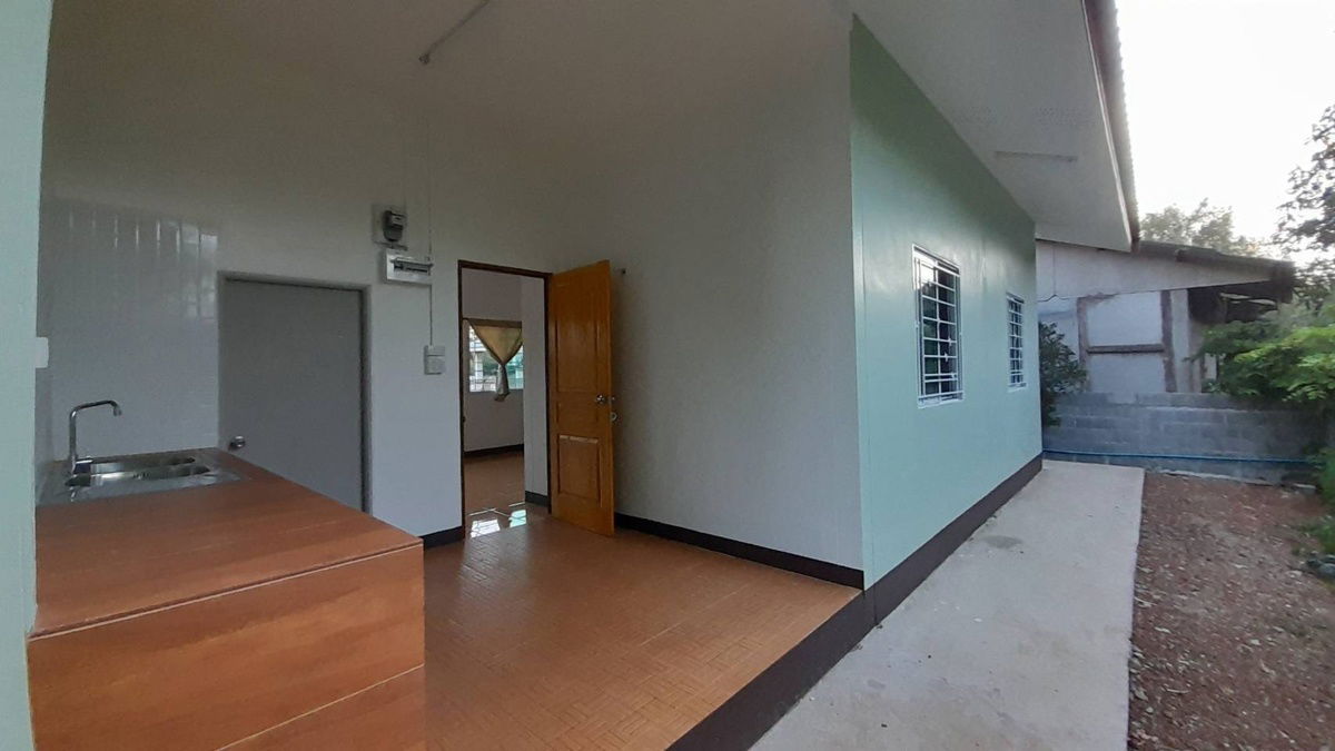รูป บ้านว่างสร้างใหม่เพิ่งเสร็จให้เช่าทั้งหลัง     พิกัดบ้านหนองบัวใหญ่อยู่หลังรั้วค่ายกฤษ   หลังสนามบิน  ฝั่งตรงข้ามโรบินสัน      สนใจติดต่อ 085-836-5157  - รูปที่ 10/10