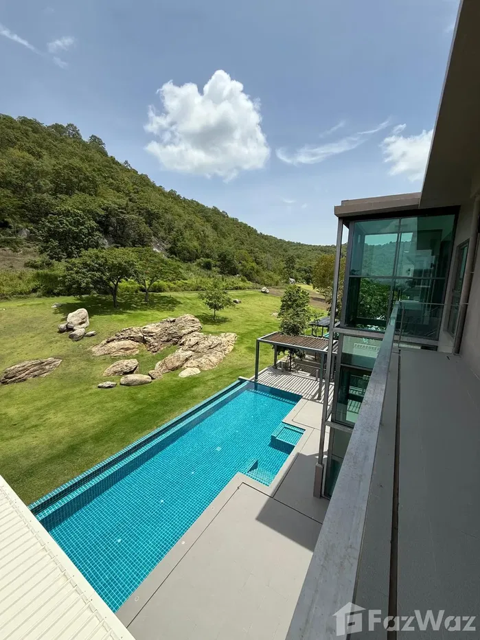 picture Exceptional 4-Storey Villa at Black Mountain Golf Resort - 70/83