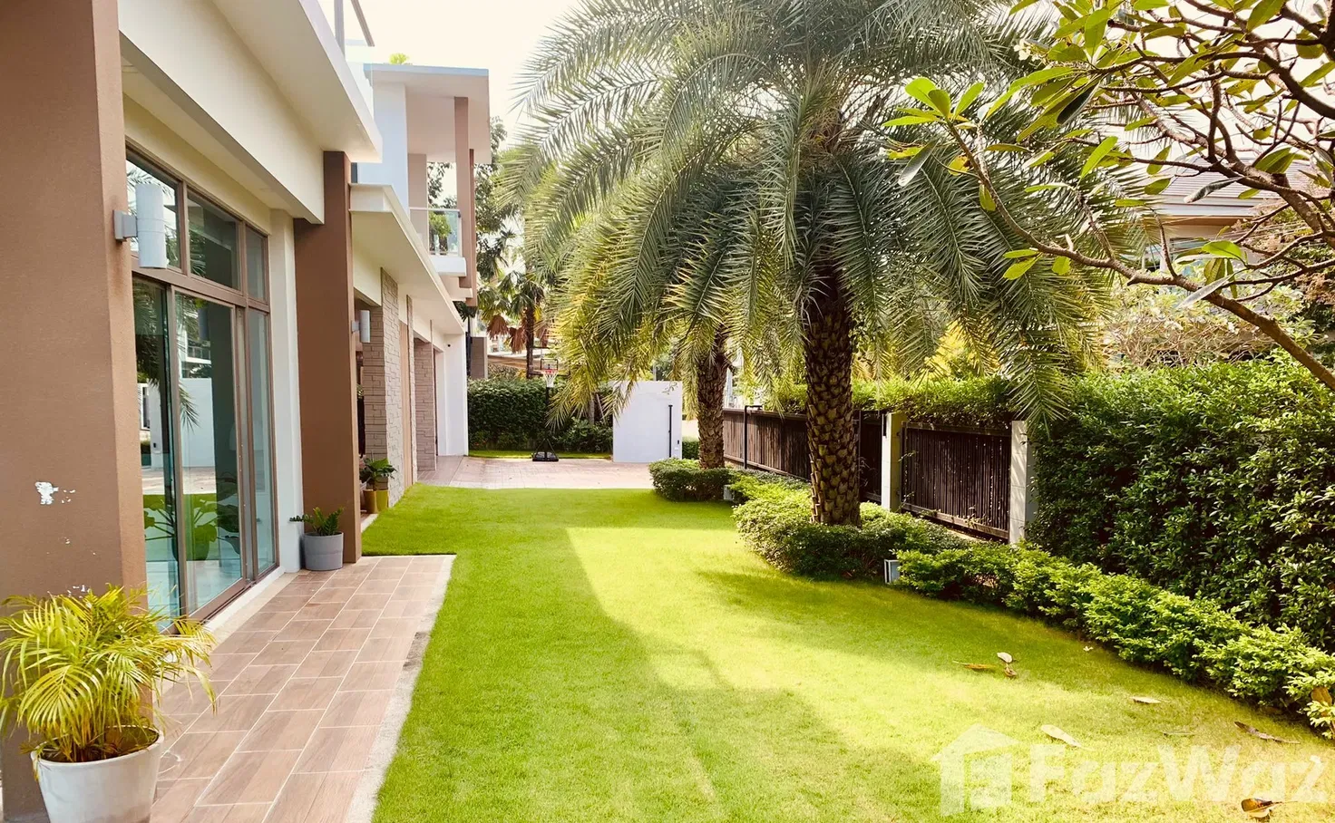 picture Modern Corner Plot Pool Villa in Perfect Masterpiece Century - 3/7