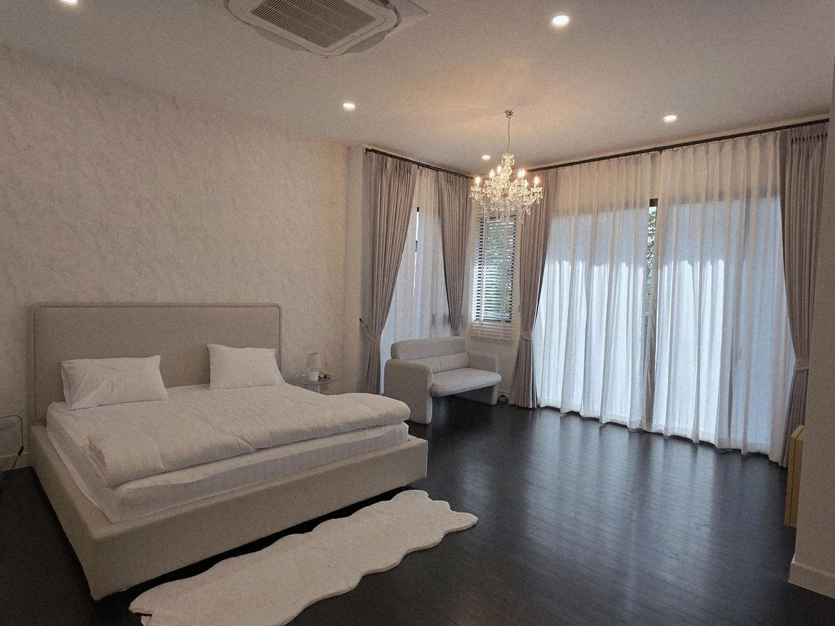 picture For Rent: 3-Storey Detached Private Pool Villa, Super Luxury Level, in the Liab Duan–Ramintra Area. - 11/31