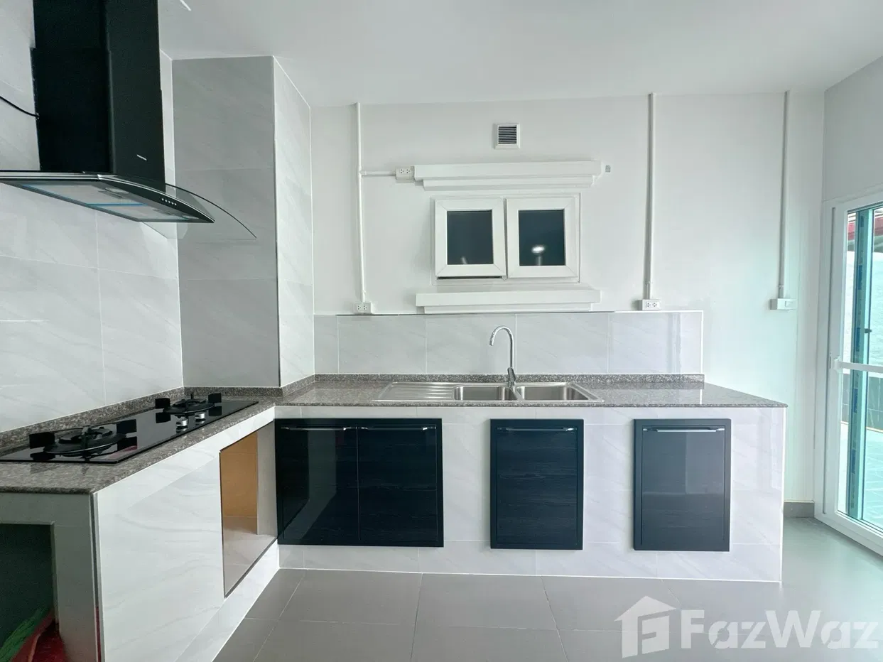 picture 𝐊𝐫𝐢𝐬𝐭𝐢𝐧𝐚 𝐕𝐢𝐥𝐥𝐚 𝐏𝐚𝐭𝐭𝐚𝐲𝐚 lake Side Court 3 5638497 - 5/29