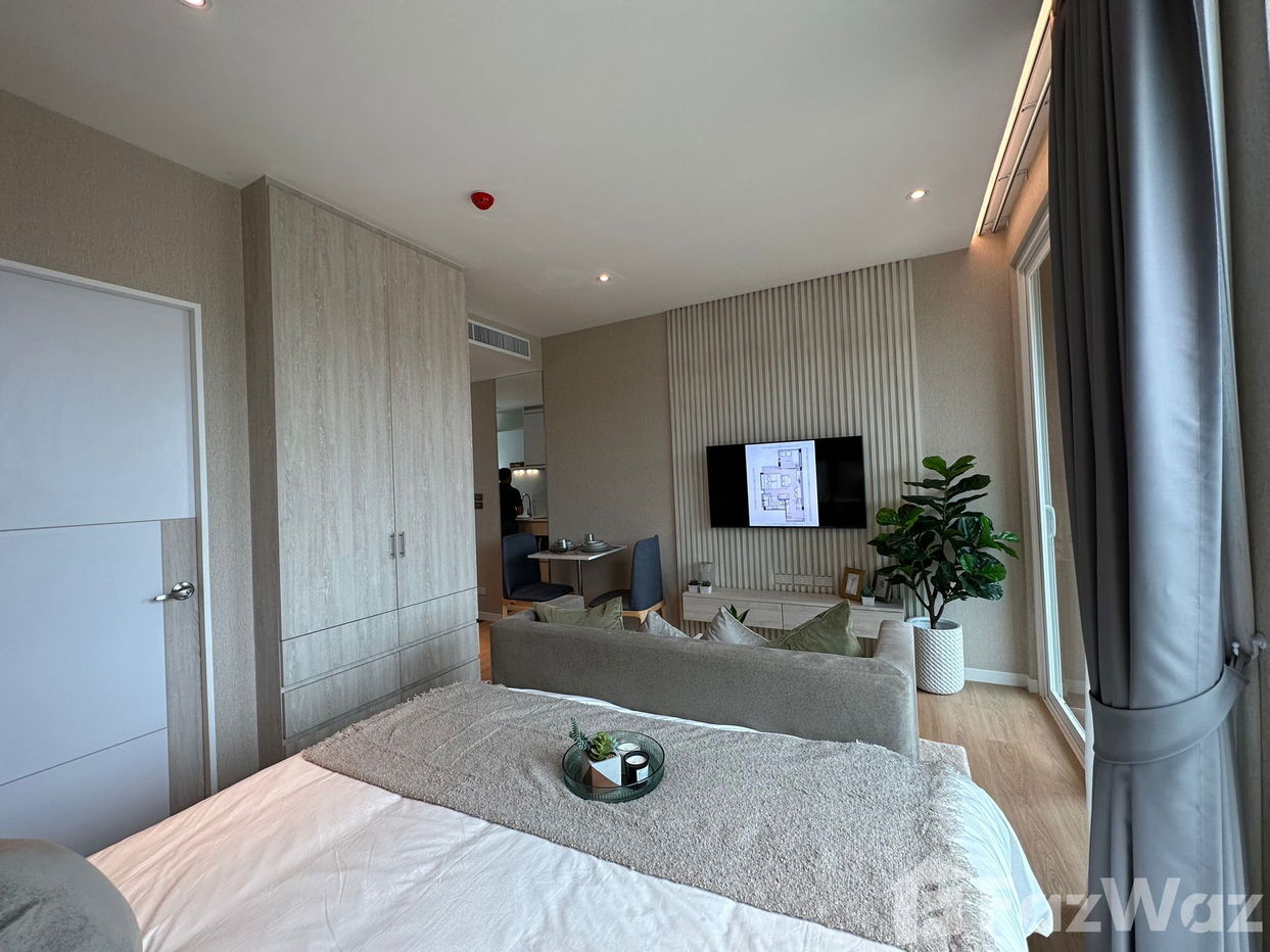picture Unique Beachfront Seaview Studio Unit Condo For Sale - 2/6