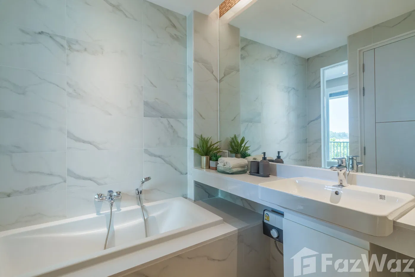 picture Unique Beachfront Seaview 2 Bedroom Condo For Sale - 3/9