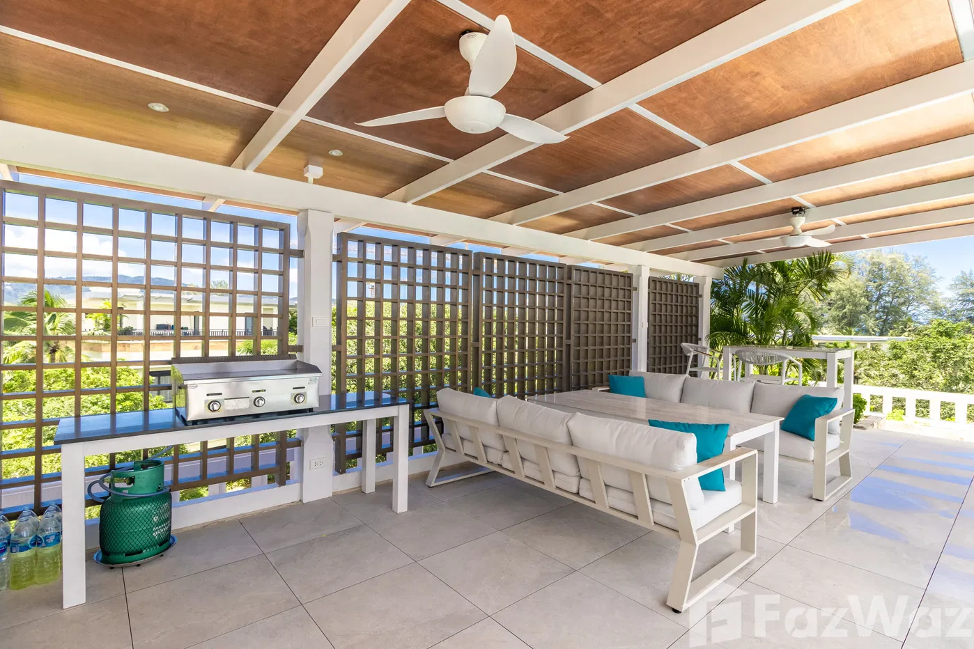 picture Stunning beachfront penthouse with a private pool and 3 bed - 10/35