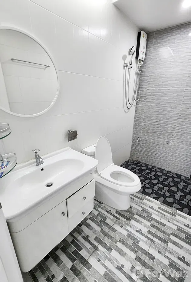 picture THE BEST 2 bedroom penthouse TOP floor CORNER Unit - 19/29
