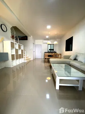 Townhouses for rent Bangkok Arts&Crafts College : 4 Beds Room in 3 Storey Townhome located in Ladprao