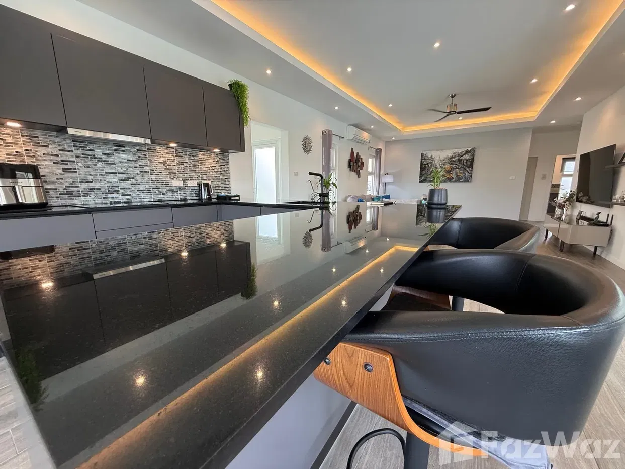 picture Spacious 3 bed 2 bath Home with Scenic Views and Privacy - 20/50