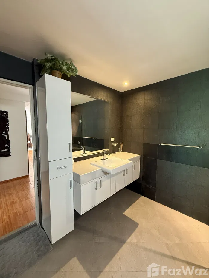 picture Spacious 3 bedroom apartment with seaview - 16/16
