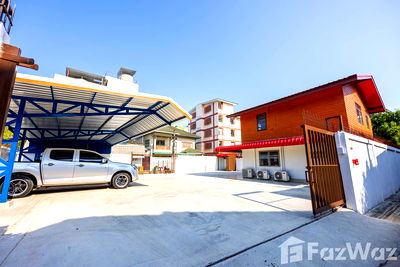 Houses for sale Benchakiti Park : 2 Bedroom House for sale in Khlong Tan Nuea, Bangkok