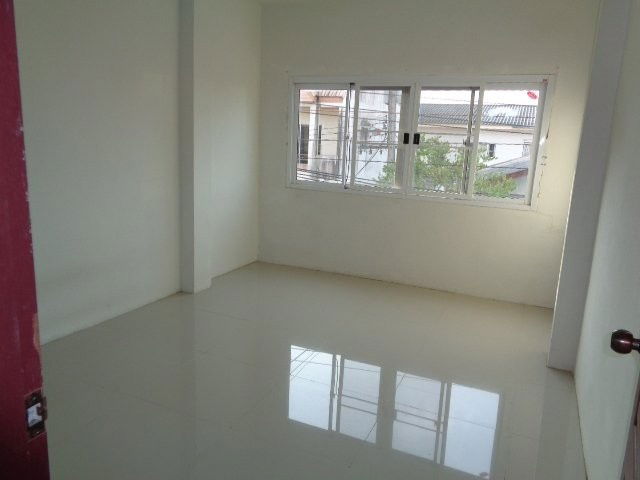 picture FOR SALE  TOWNHOUSE PROPERTY  2380000 BAHT. - 5/8