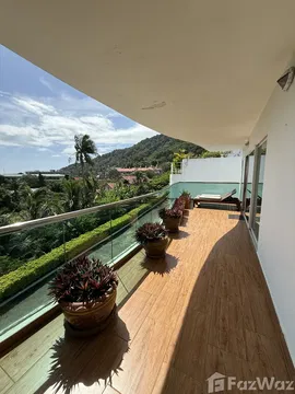 Spacious 3 bedroom apartment with seaview