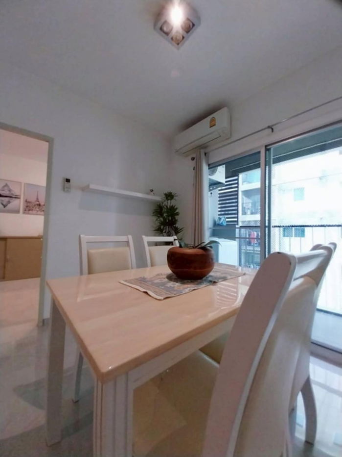 picture Perfect for investment & living. CBD Zone, low price, big room & big bed! - 1/11