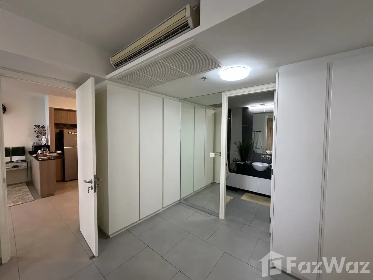 picture Beachfront Apartment with Stunning 37th-Floor Sea Vie - 5/8