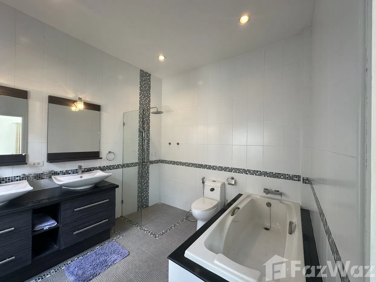 picture Large Private 4 Bedroom Pool Villa with Guest House - 23/31