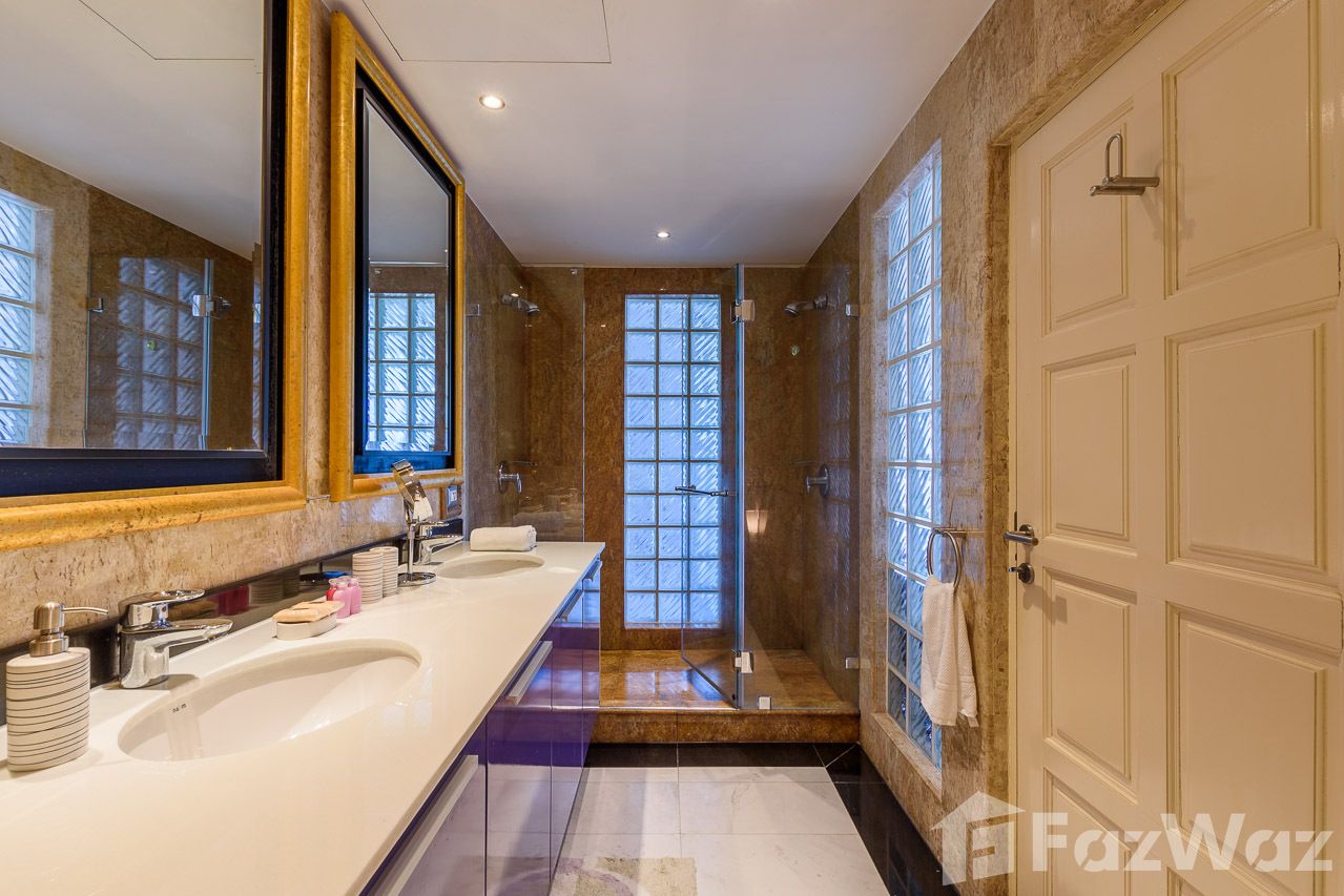 picture Stunning seaview townhouse with shared pool and garden. - 21/30