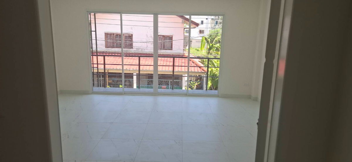 picture 3-storey townhouse, Soi Phaya Suren 17 (renovated) - 5/9