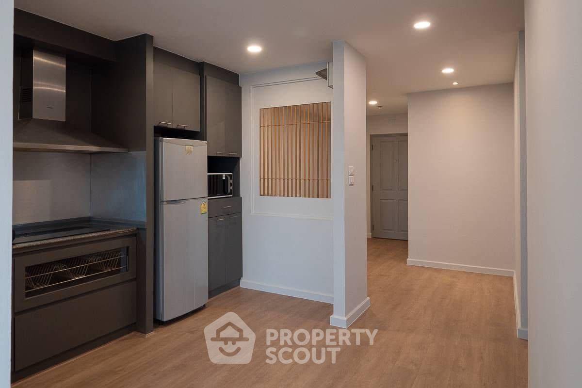 picture 2-BR Condo at Sarin Place Condominium near BTS Ratchayothin (ID 1207044) - 3/10